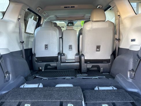 Used 2024 Toyota Sienna XLE image 16