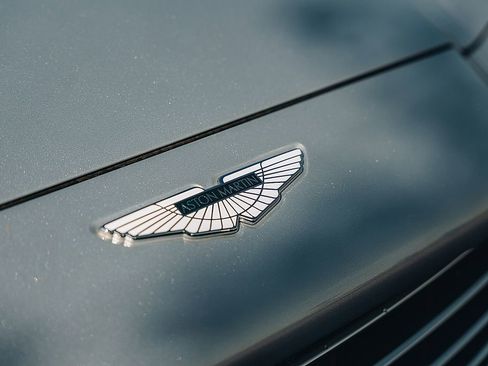 Used 2024 Aston Martin DBX image 15