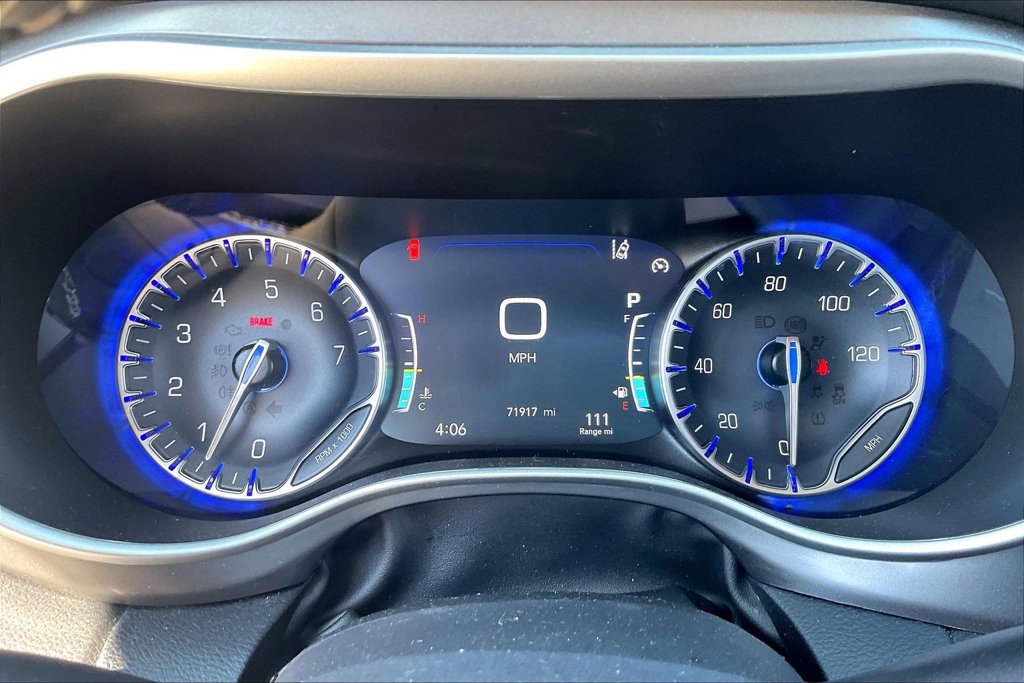 Used 2024 Chrysler Pacifica Touring-L FWD image 13