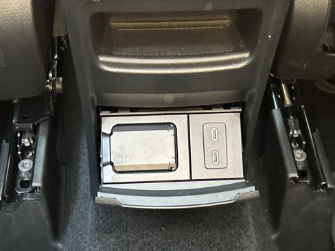 Certified 2025 Mercedes-Benz GLA 250 4MATIC image 41