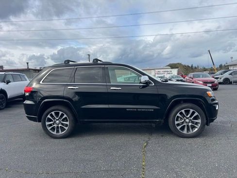Used 2017 Jeep Grand Cherokee Overland image 4