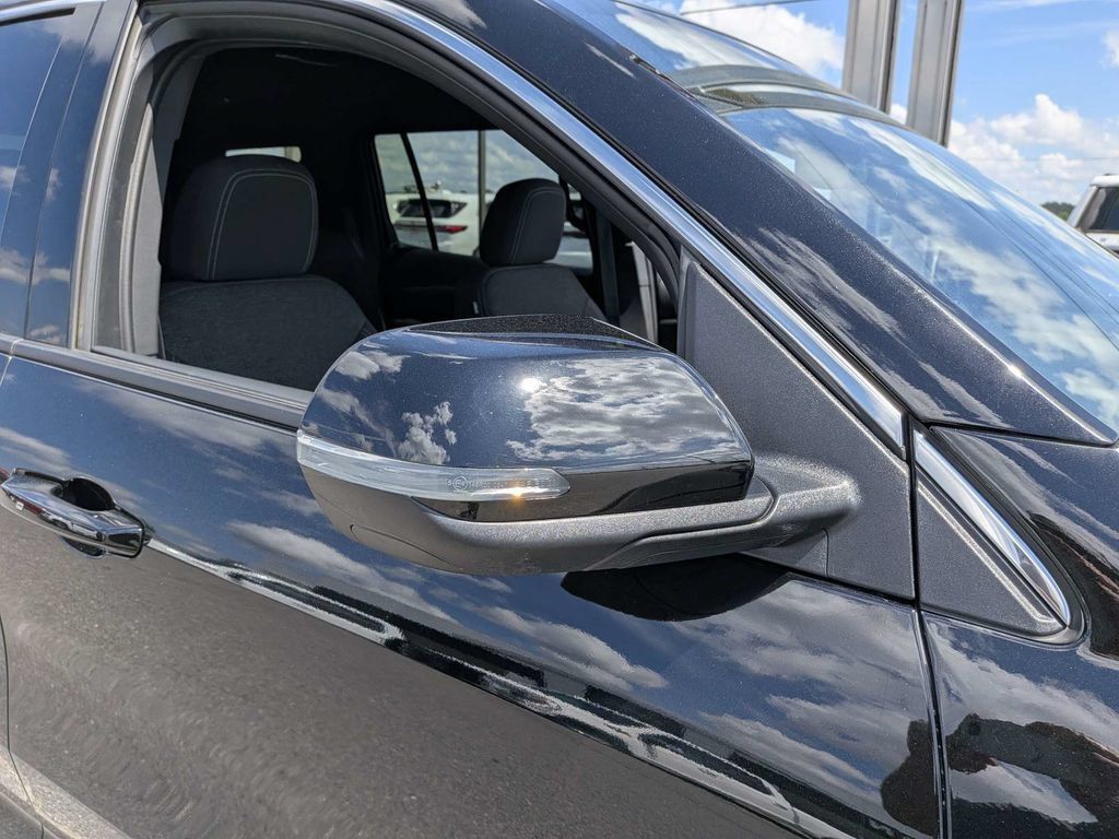 Used 2026 Chevrolet Traverse LT FWD image 11