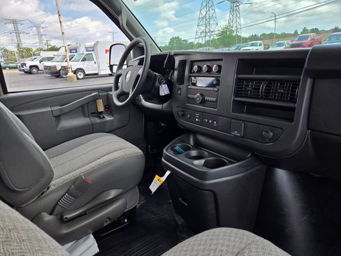 New 2025 Chevrolet Express 3500 w/ Power Convenience Package image 5