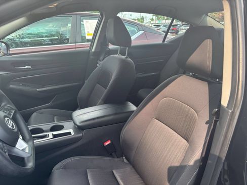 Used 2025 Nissan Altima 2.5 SV FWD image 31