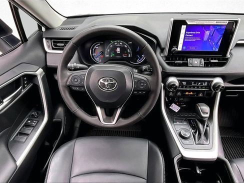 Used 2023 Toyota RAV4 XLE Premium image 8