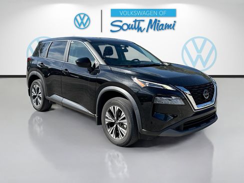 Used 2023 Nissan Rogue SV image 1
