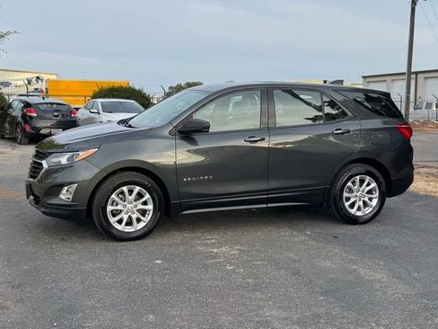 Used 2019 Chevrolet Equinox LS image 4