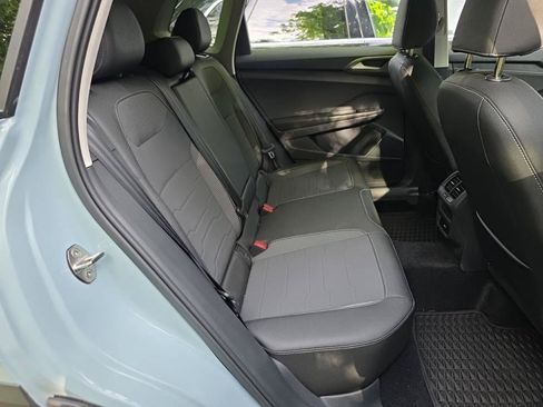 Certified 2025 Volkswagen Taos SE AWD/4WD image 8