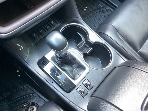 Used 2019 Toyota Highlander XLE image 56