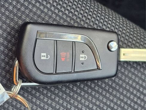Used 2024 Toyota RAV4 LE AWD/4WD image 32