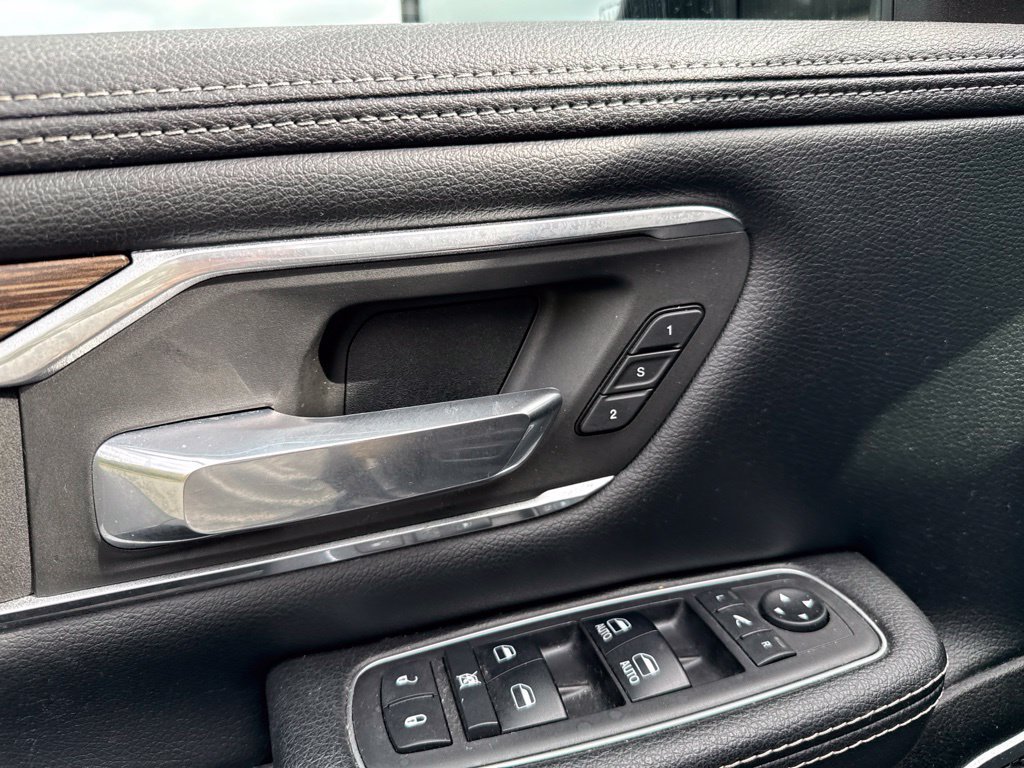 Used 2019 RAM 1500 Laramie AWD/4WD image 11