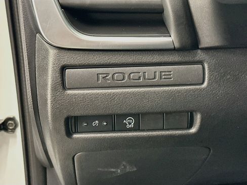 Used 2023 Nissan Rogue S AWD/4WD image 17