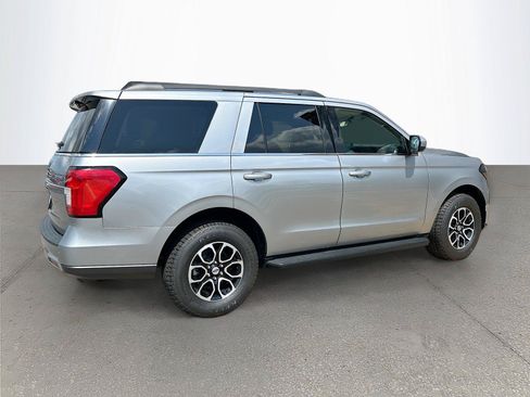 Used 2024 Ford Expedition XLT AWD/4WD image 4