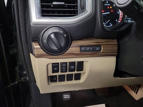 Used 2016 Nissan Titan SL image 21