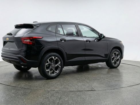 Used 2025 Chevrolet Trax LT image 9