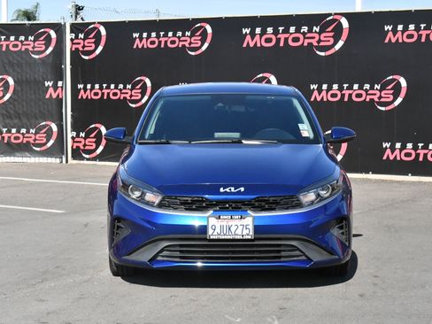 Used 2024 Kia Forte LXS w/ LXS Technology Package FWD image 2