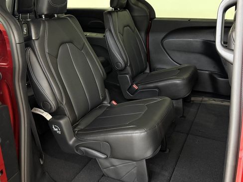 New 2026 Chrysler Pacifica Select image 14