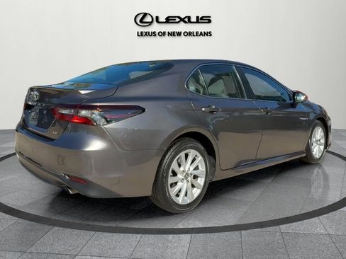 Used 2022 Toyota Camry LE image 7