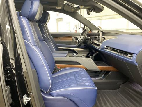 Used 2026 Cadillac Vistiq Premium Luxury w/ LPO, Floor Liner Package AWD/4WD image 19