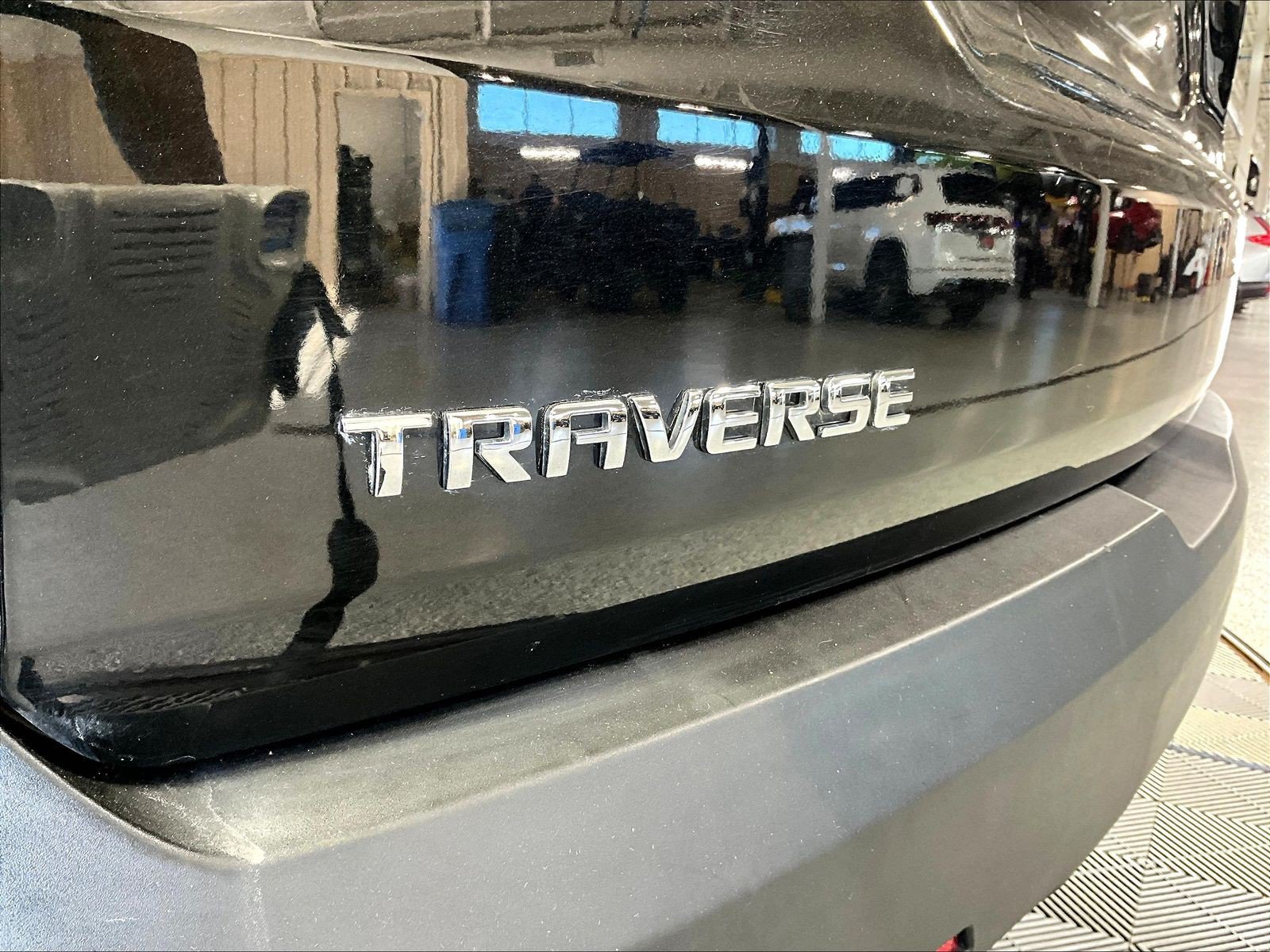 Used 2020 Chevrolet Traverse LS FWD image 23