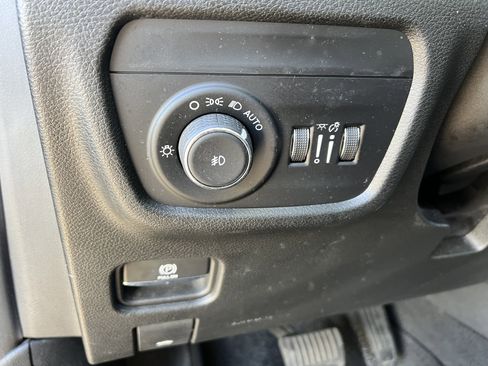 Used 2022 Jeep Grand Cherokee L Limited image 22