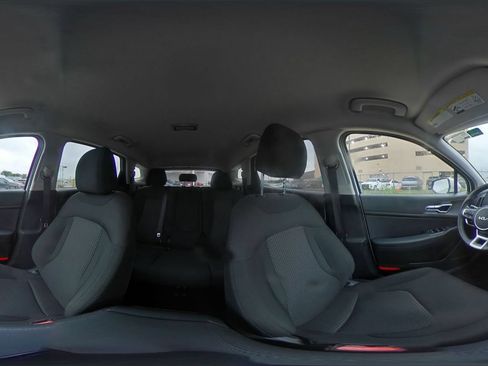 Used 2025 Kia Sportage LX FWD image 40