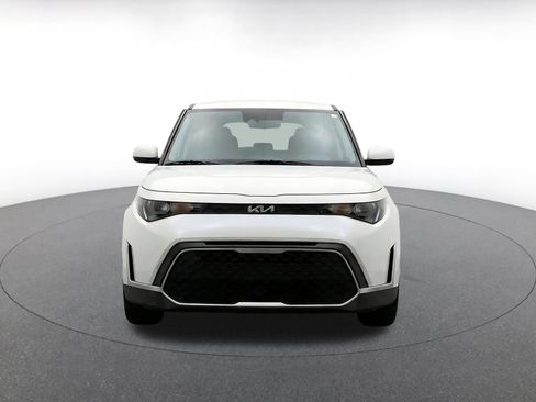 Used 2025 Kia Soul LX w/ LX Technology Package FWD image 2