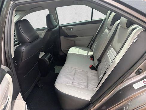 Used 2015 Toyota Camry SE FWD image 17