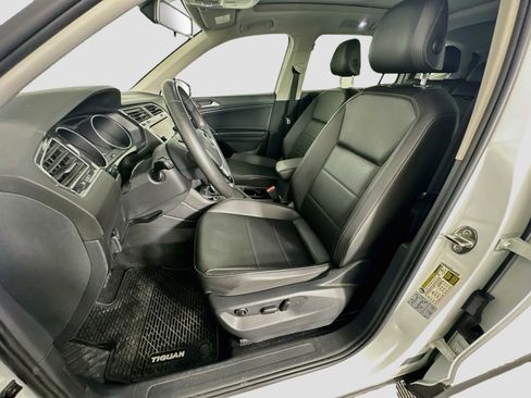 Used 2020 Volkswagen Tiguan SE w/ Panoramic Sunroof Package FWD image 13