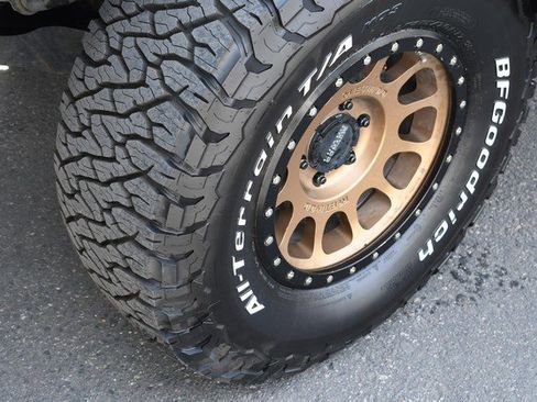 Used 2019 Toyota Tacoma TRD Off-Road w/ Technology Package image 11