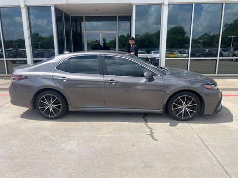 Used 2024 Toyota Camry SE w/ Convenience Package image 7