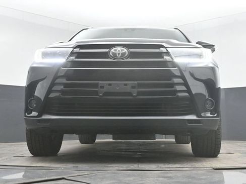 Used 2019 Toyota Highlander SE w/ Nightshade Edition FWD image 46