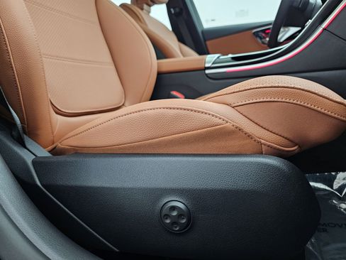 Certified 2025 Mercedes-Benz C 300 4MATIC Sedan image 17