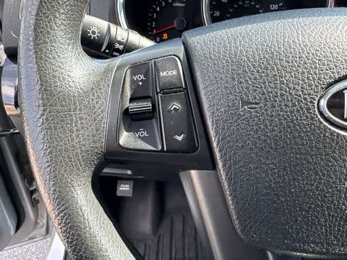 Used 2013 Kia Sorento LX w/ Convenience Pkg FWD image 12
