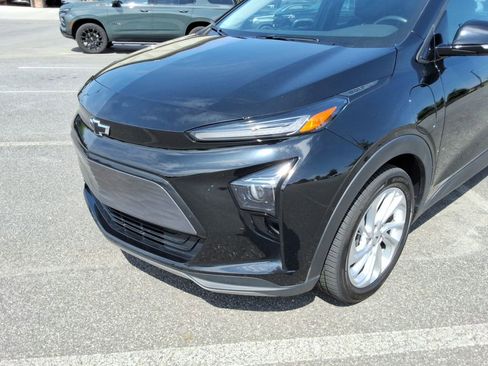 Certified 2023 Chevrolet Bolt EUV LT w/ Comfort Package FWD image 9