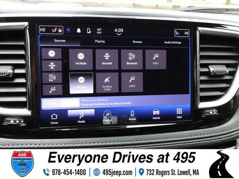 Used 2023 Chrysler Pacifica Touring-L FWD image 24