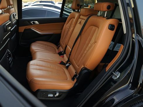 Used 2022 BMW X7 xDrive40i w/ Premium Package image 17