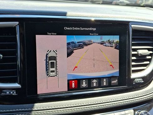 Certified 2023 Chrysler Pacifica Touring-L FWD image 18