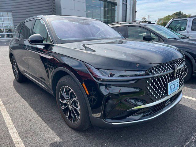 Used 2025 Lincoln Nautilus Premier AWD/4WD image 3
