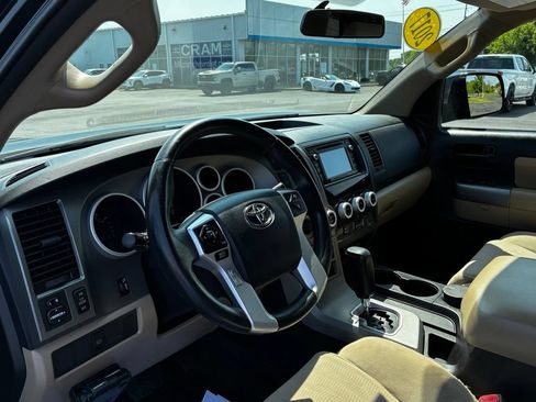 Used 2017 Toyota Sequoia SR5 AWD/4WD image 10