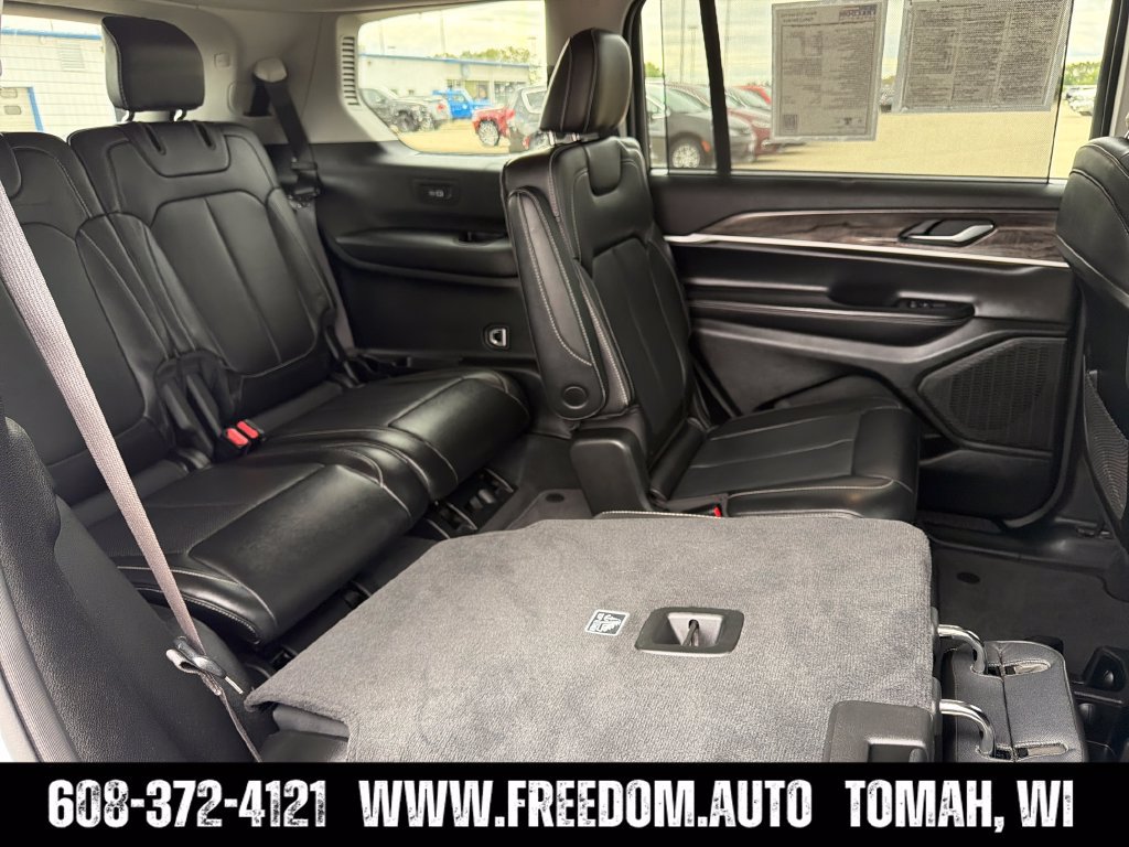 Used 2023 Jeep Grand Cherokee L Limited w/ Luxury Tech Group II AWD/4WD image 36
