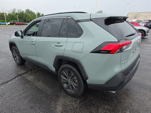 Used 2022 Toyota RAV4 XLE Premium AWD/4WD image 5