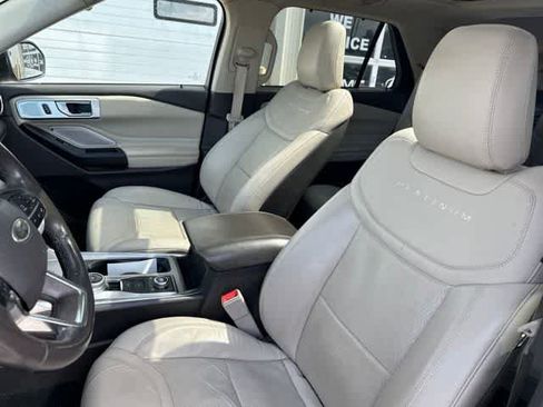 Used 2020 Ford Explorer Platinum w/ Premium Technology Package AWD/4WD image 3