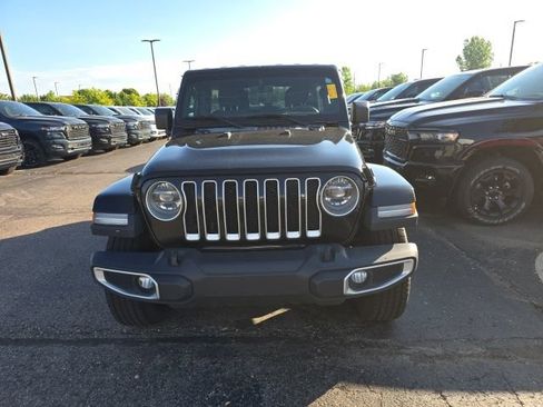 Used 2019 Jeep Wrangler Unlimited Sahara AWD/4WD image 2