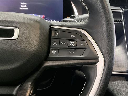 Used 2022 Jeep Grand Cherokee Limited image 21