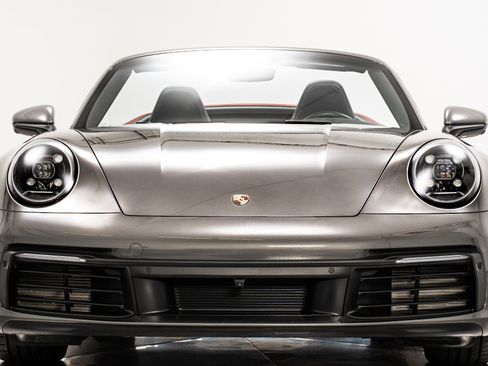 Used 2024 Porsche 911 Carrera image 4