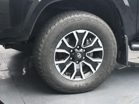 Used 2020 Toyota Tacoma TRD Sport w/ Technology Package AWD/4WD image 12