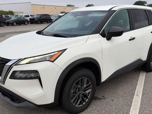 Used 2023 Nissan Rogue S FWD image 3