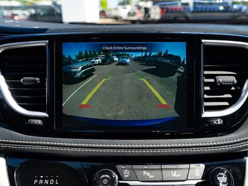 Used 2021 Chrysler Pacifica Limited AWD/4WD image 15