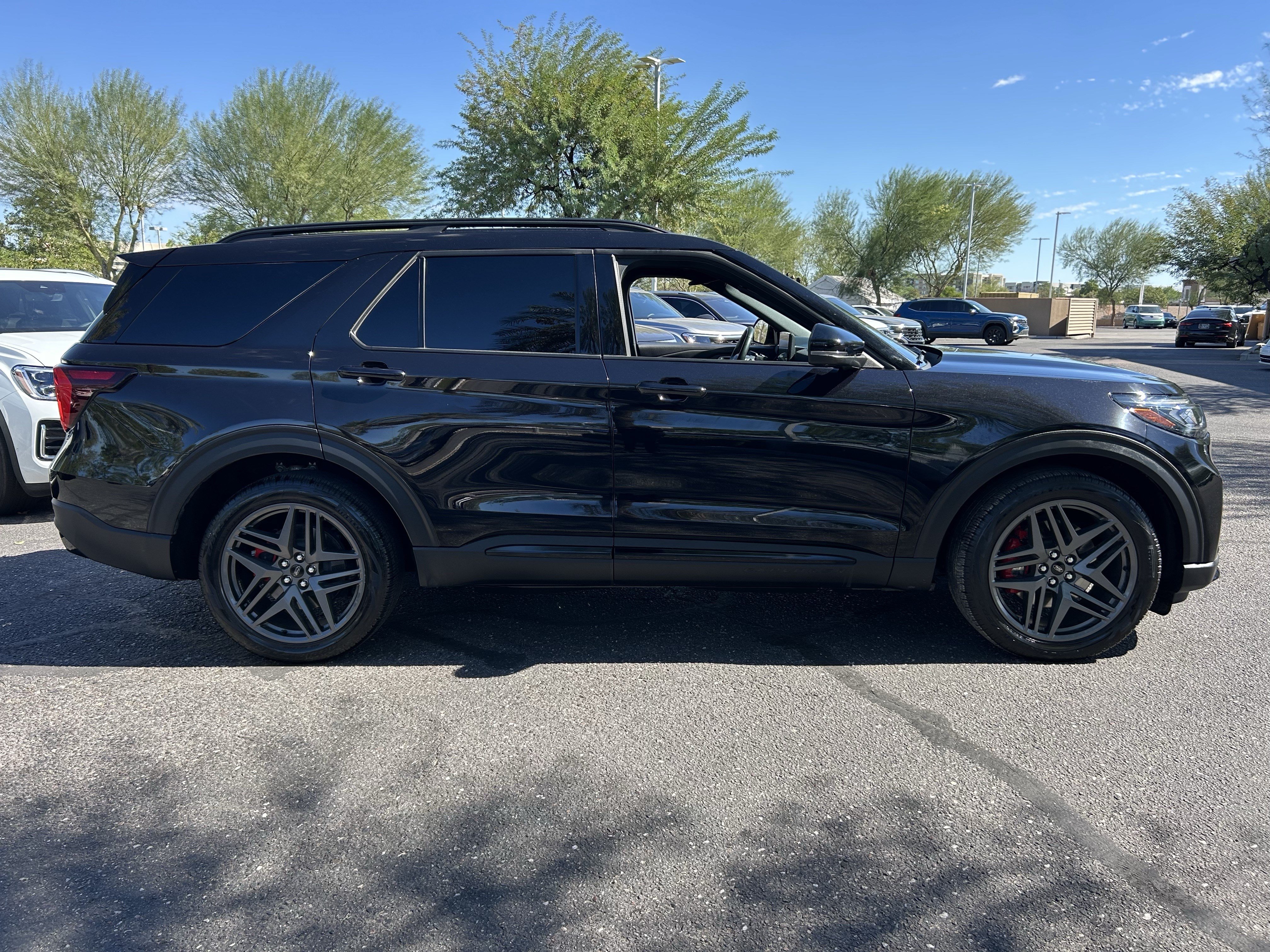 Used 2025 Ford Explorer ST AWD/4WD image 5